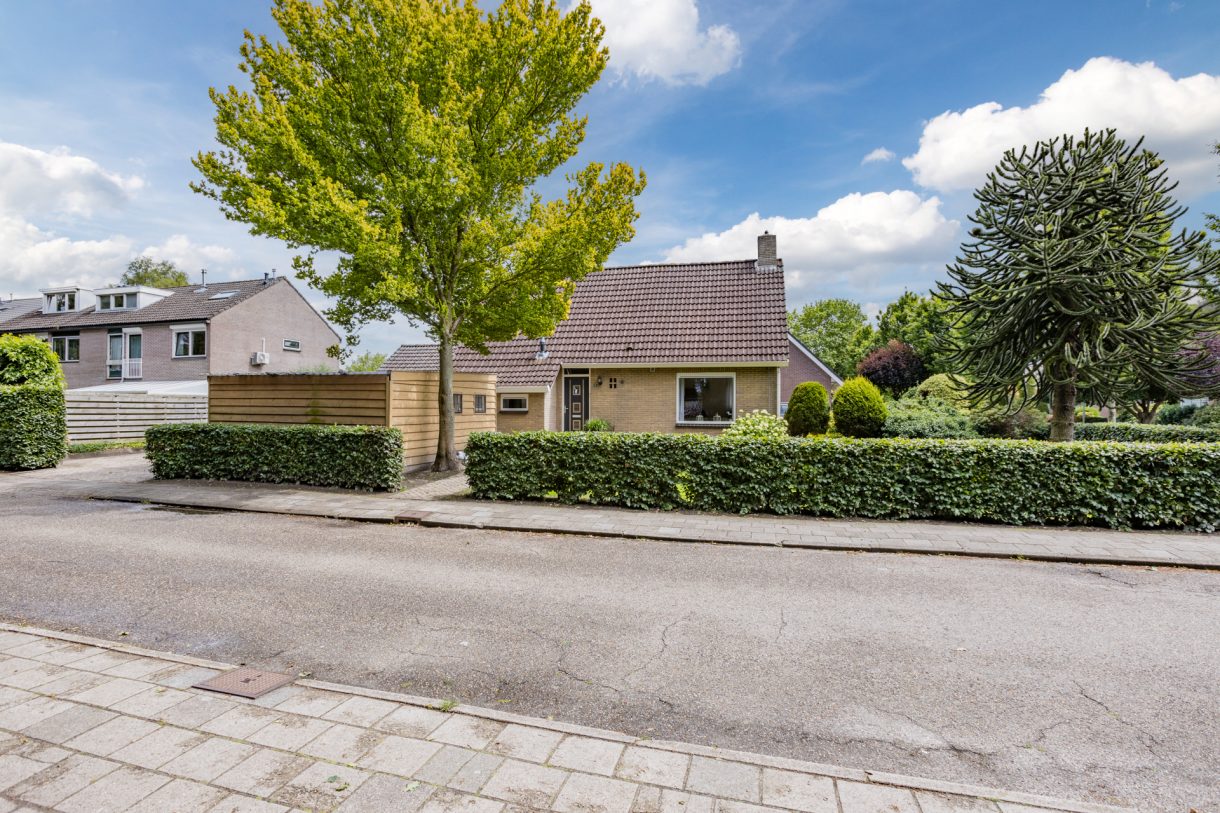 Te koop: Foto Woonhuis aan de Esdoornlaan 2 in Bovensmilde