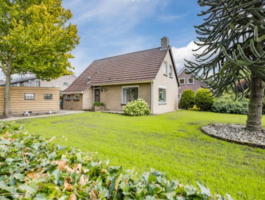 Hoofdfoto van Bovensmilde Esdoornlaan 2