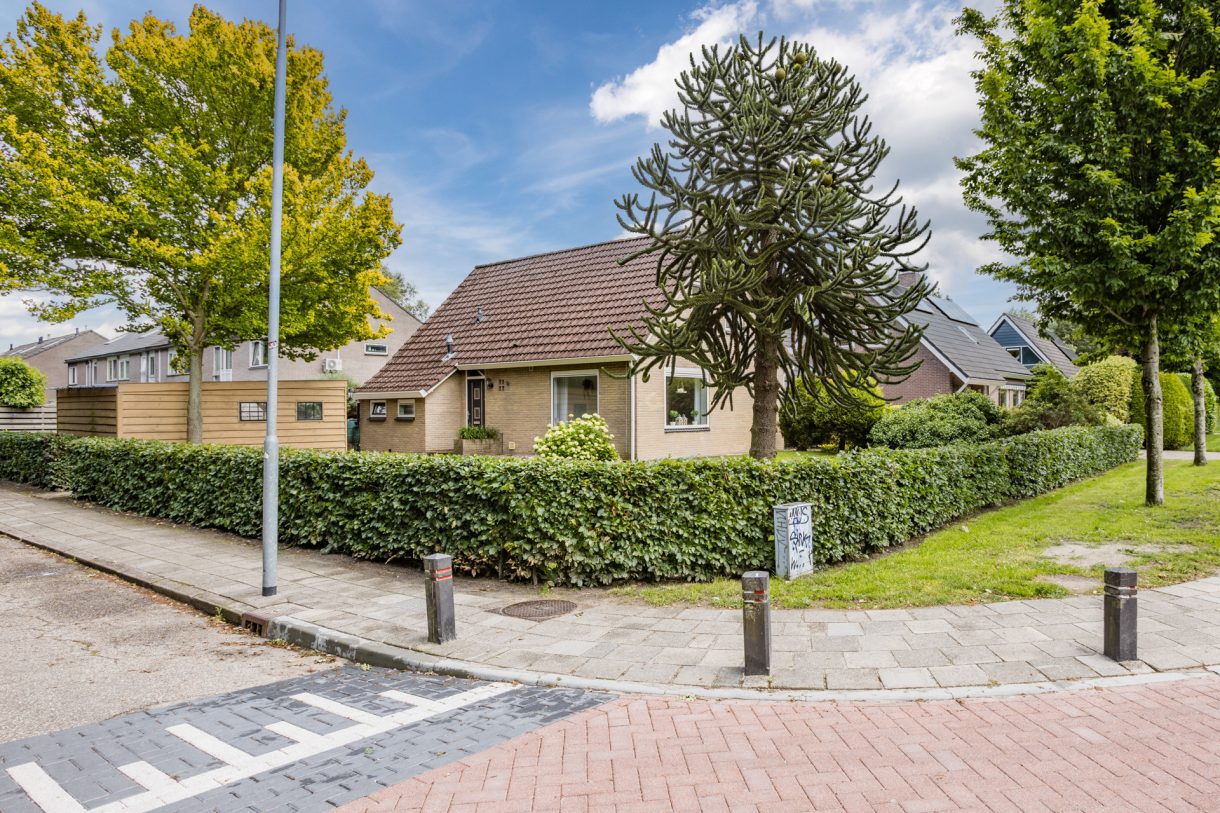 Te koop: Foto Woonhuis aan de Esdoornlaan 2 in Bovensmilde
