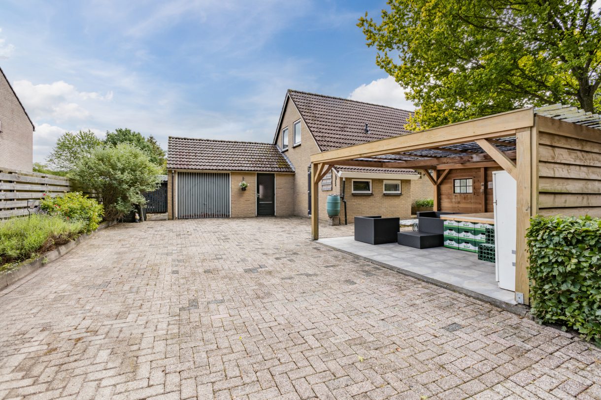 Te koop: Foto Woonhuis aan de Esdoornlaan 2 in Bovensmilde