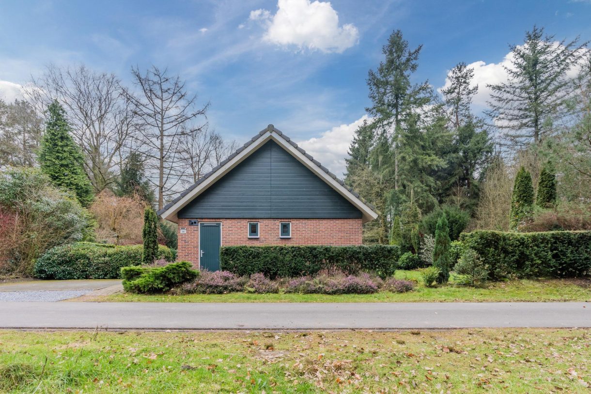 Te koop: Foto Woonhuis aan de Hof van Halenweg 2-346 in Hooghalen