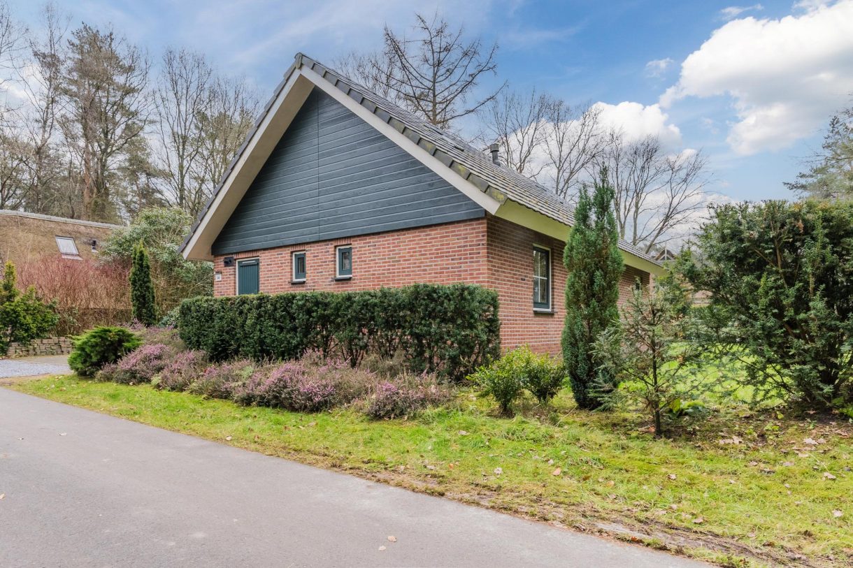 Te koop: Foto Woonhuis aan de Hof van Halenweg 2-346 in Hooghalen