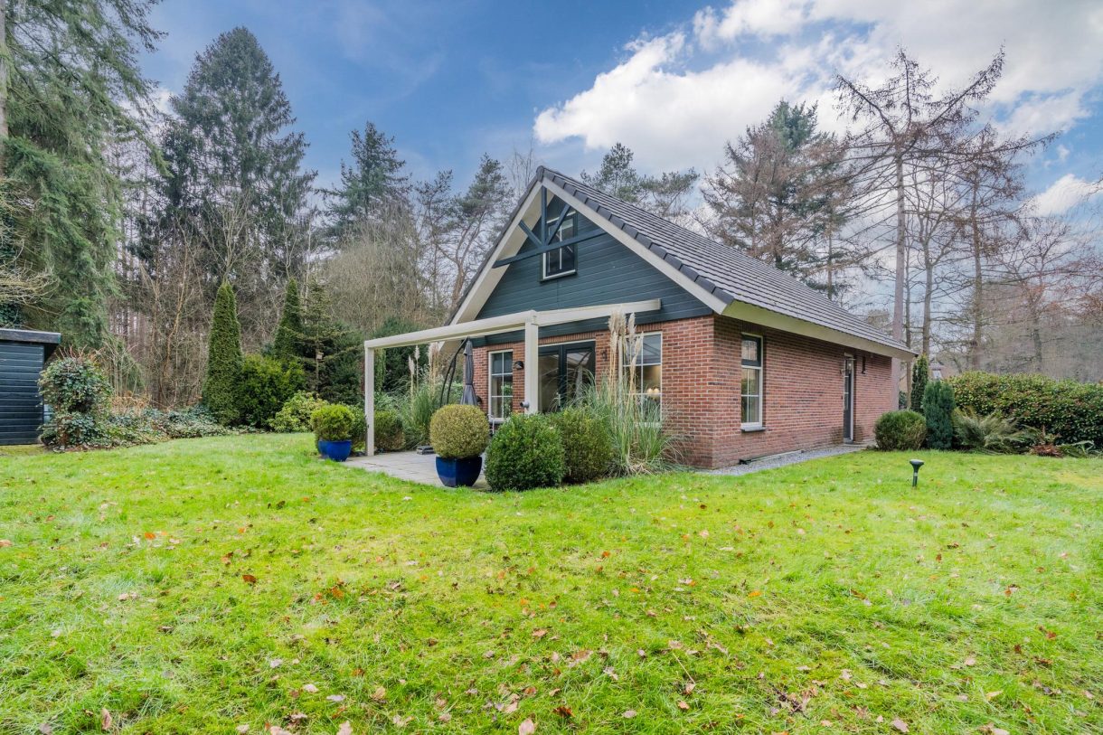 Te koop: Foto Woonhuis aan de Hof van Halenweg 2-346 in Hooghalen